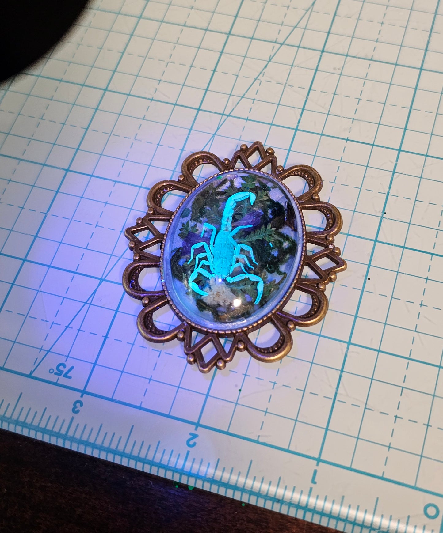 Devil Scorpion en Moss Convertible Pendant