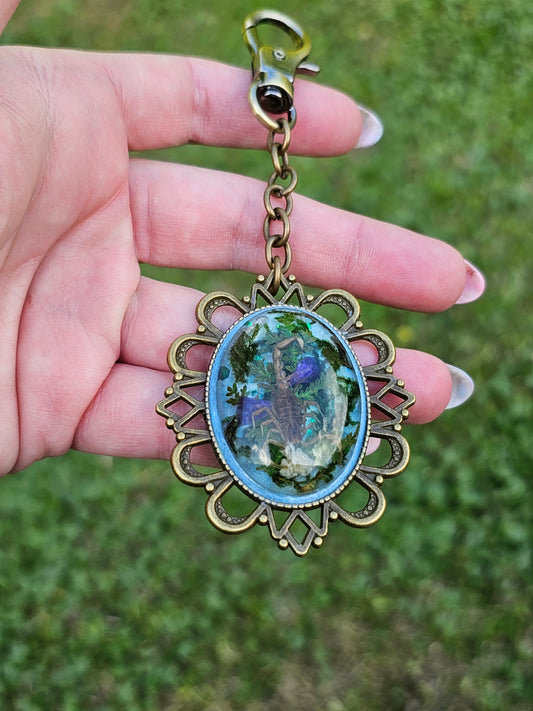 Devil Scorpion en Moss Convertible Pendant
