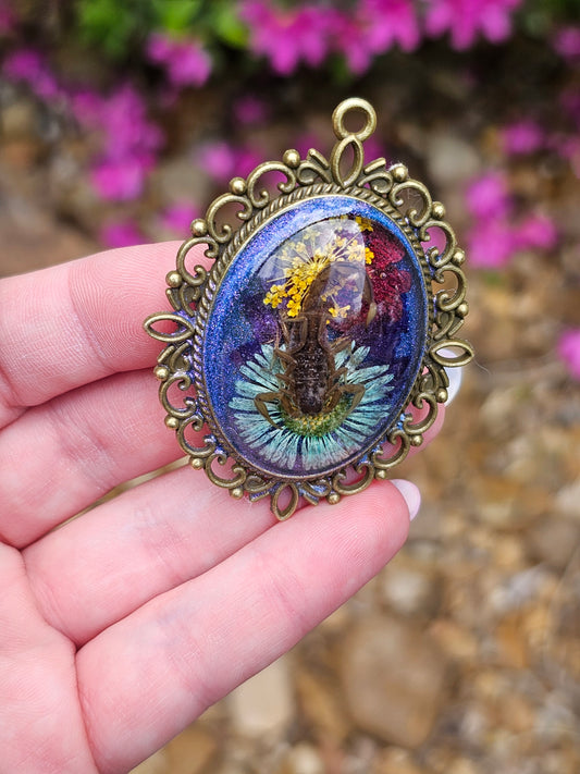 Devil Scorpion en Floral Convertible Pendant