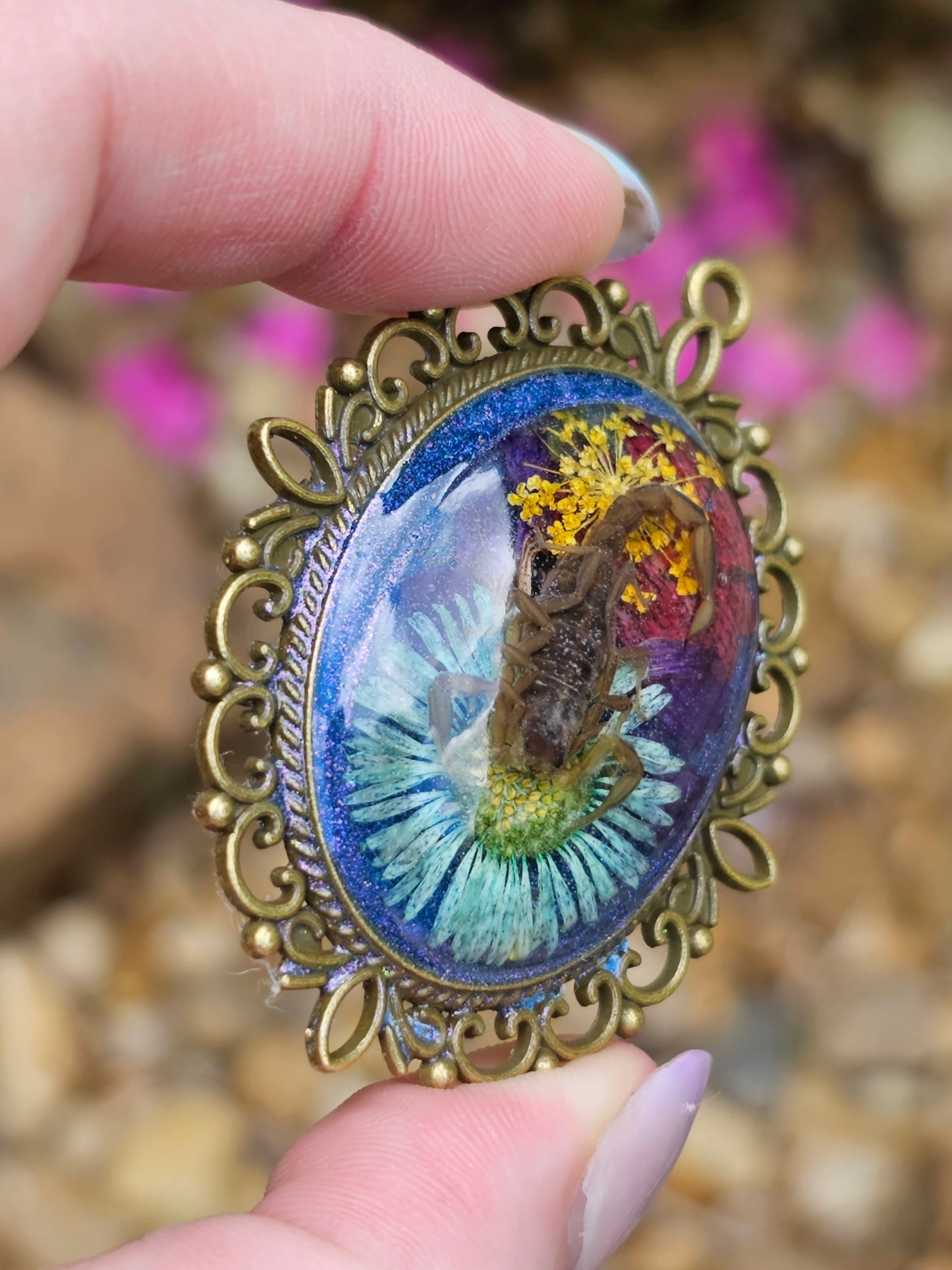 Devil Scorpion en Floral Convertible Pendant