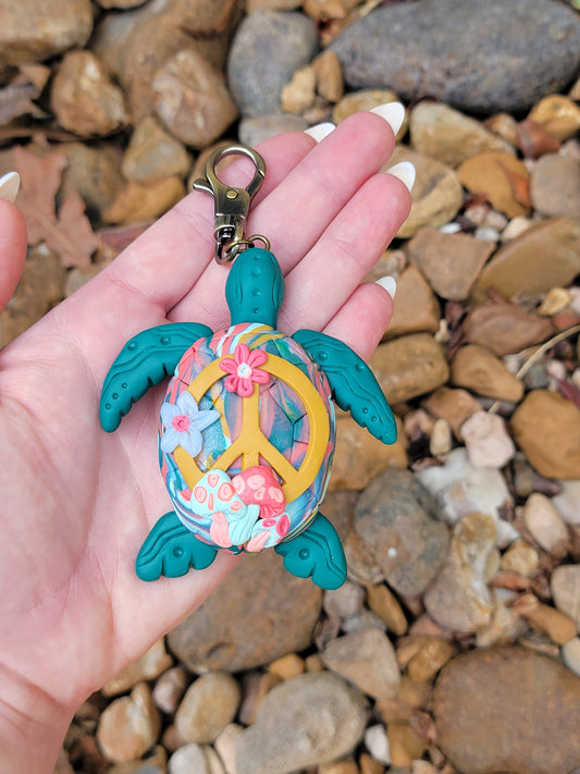 Mavus Sea Turtle Charm